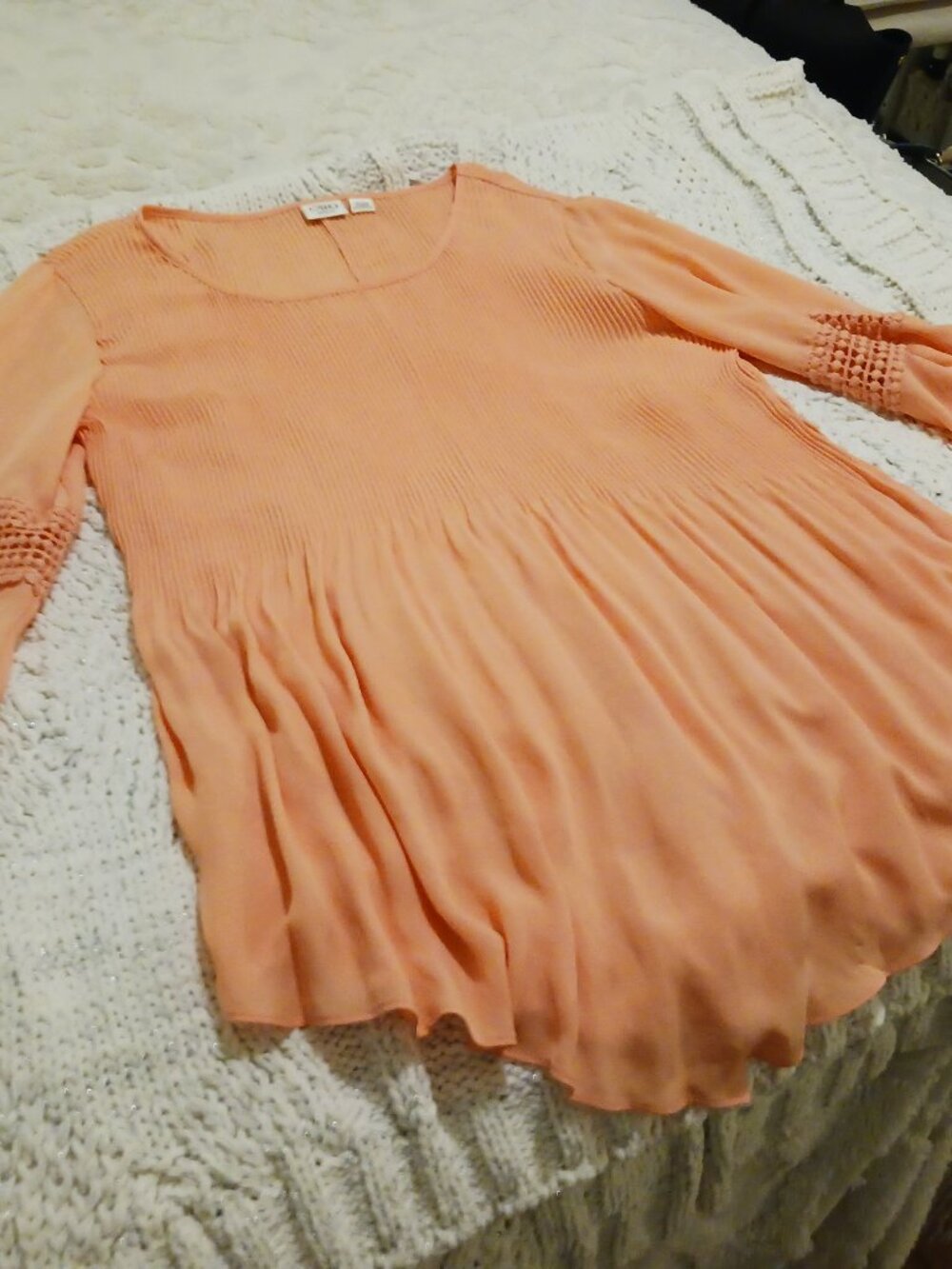 Cute top with flowing sleeves Cato 14/16w